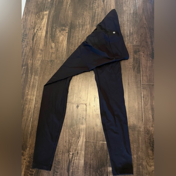 Lululemon Wunder Unders - Size 8 - Picture 2 of 3